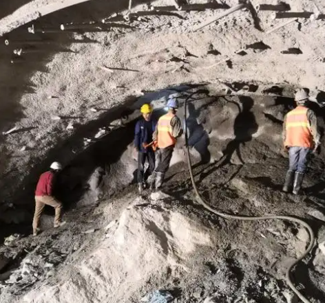 丹东拱顶带模注浆料的施工流程及注意事项